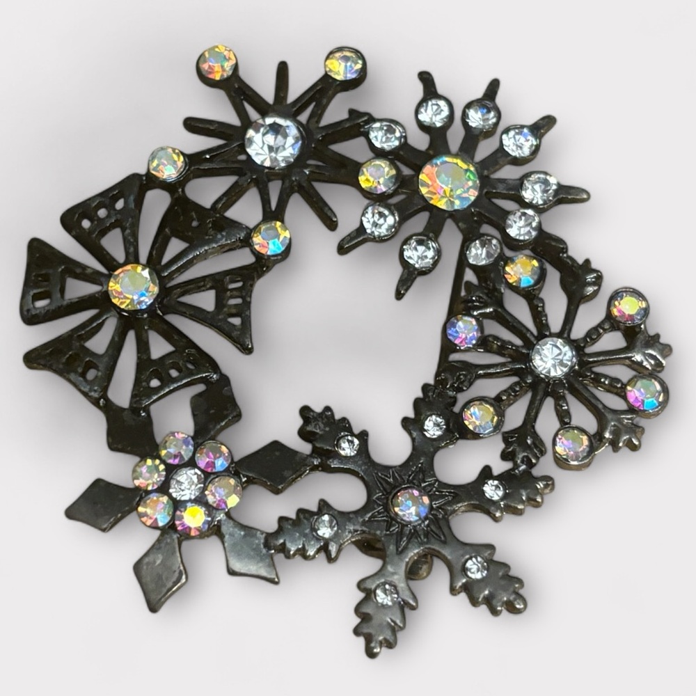 Vintage Kenneth Cole Snowflake Brooch - Elegant and Sparkly!